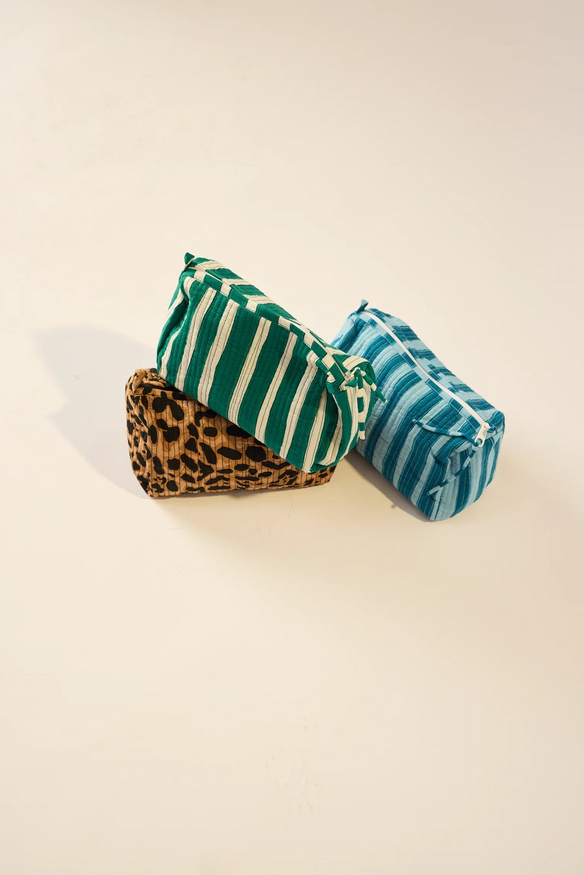COSMETIC BAG IN BATIK STRIPE POOL