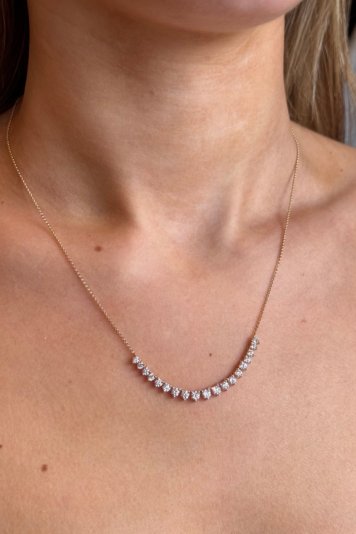 GRADUATED DIAMOND NECKLACE