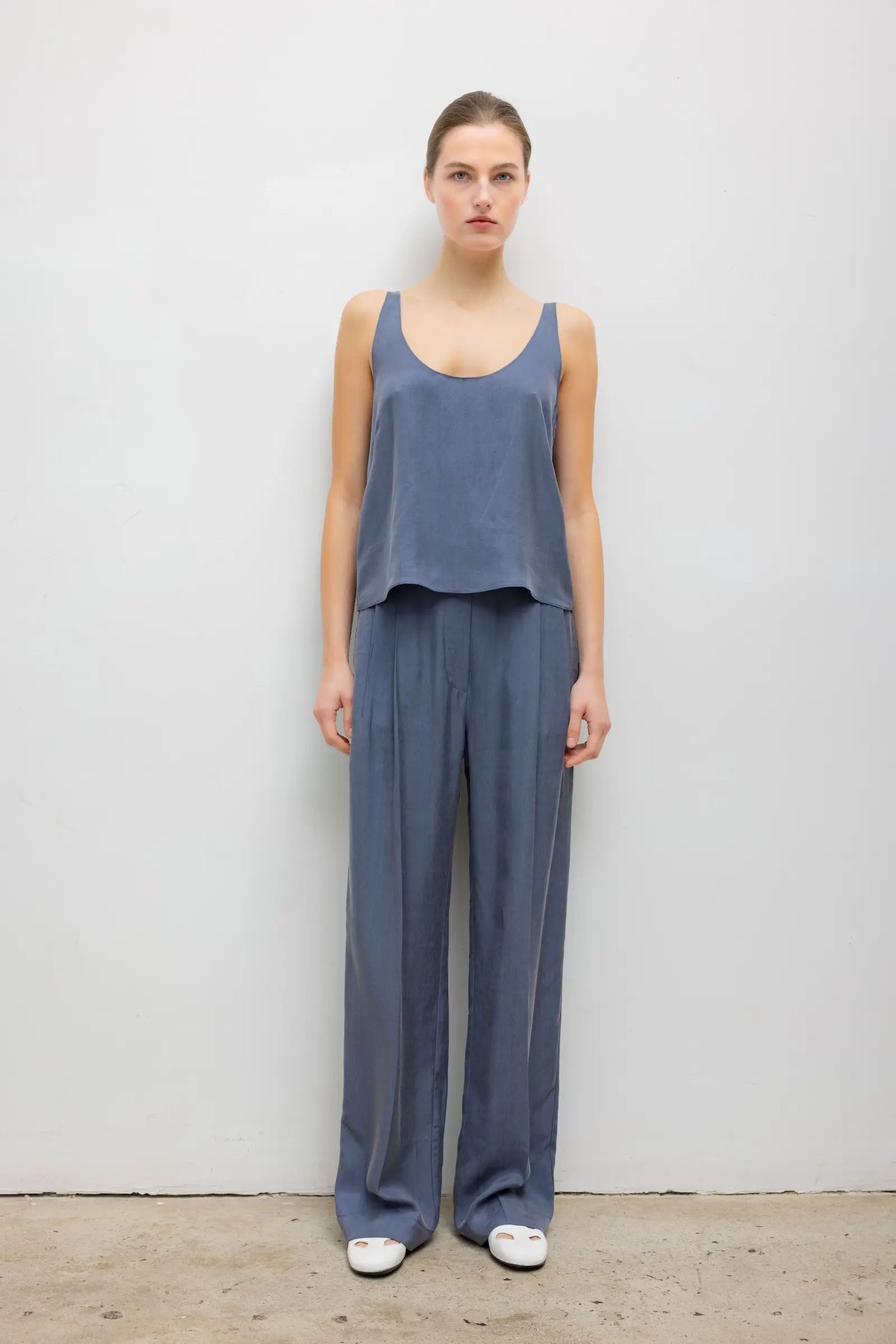 KIM SCOOP TANK