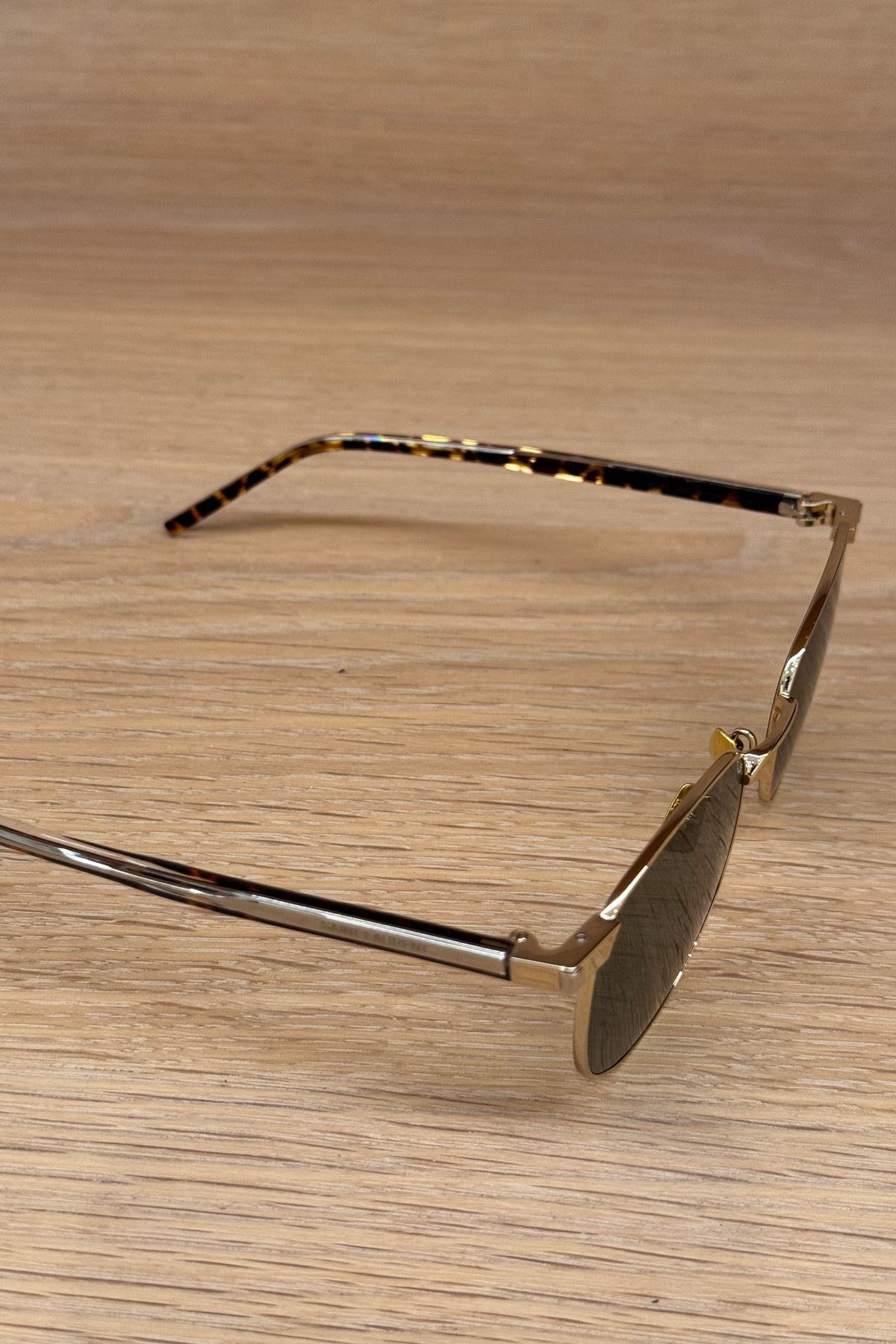 SAINT LAURENT ROUNDED GOLD METAL SUNGLASSES