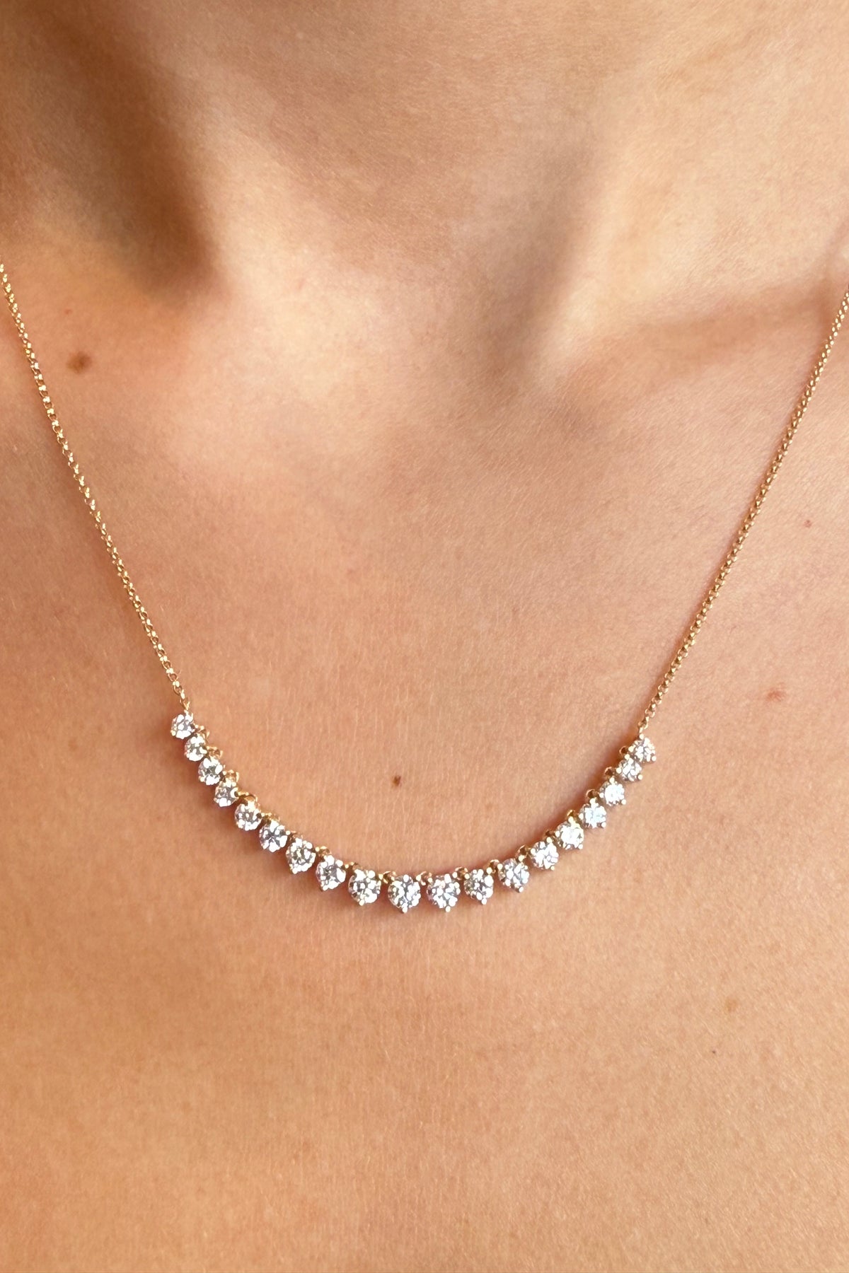 GRADUATED DIAMOND NECKLACE