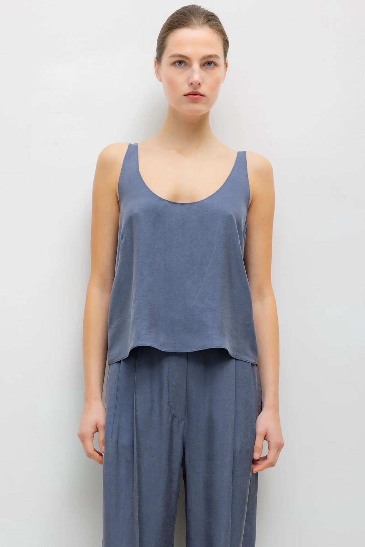 KIM SCOOP TANK