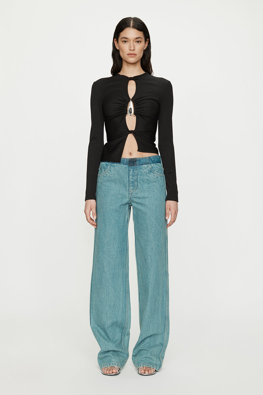 CRYSTAL PENDANT OPEN TWIST LONG SLEEVE TOP