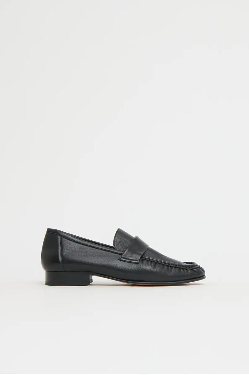 RUCHED LEATHER LOAFER