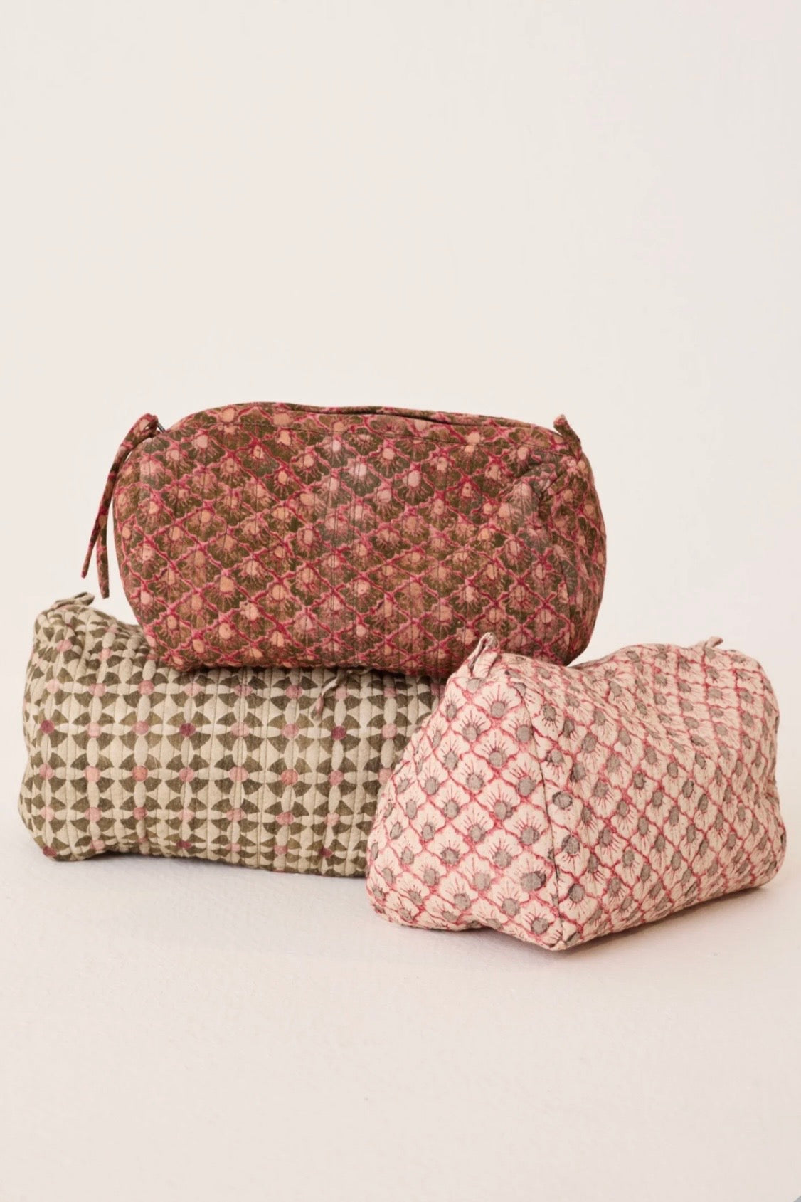 COSMETIC BAG IN ZELLIGE LIMESTONE