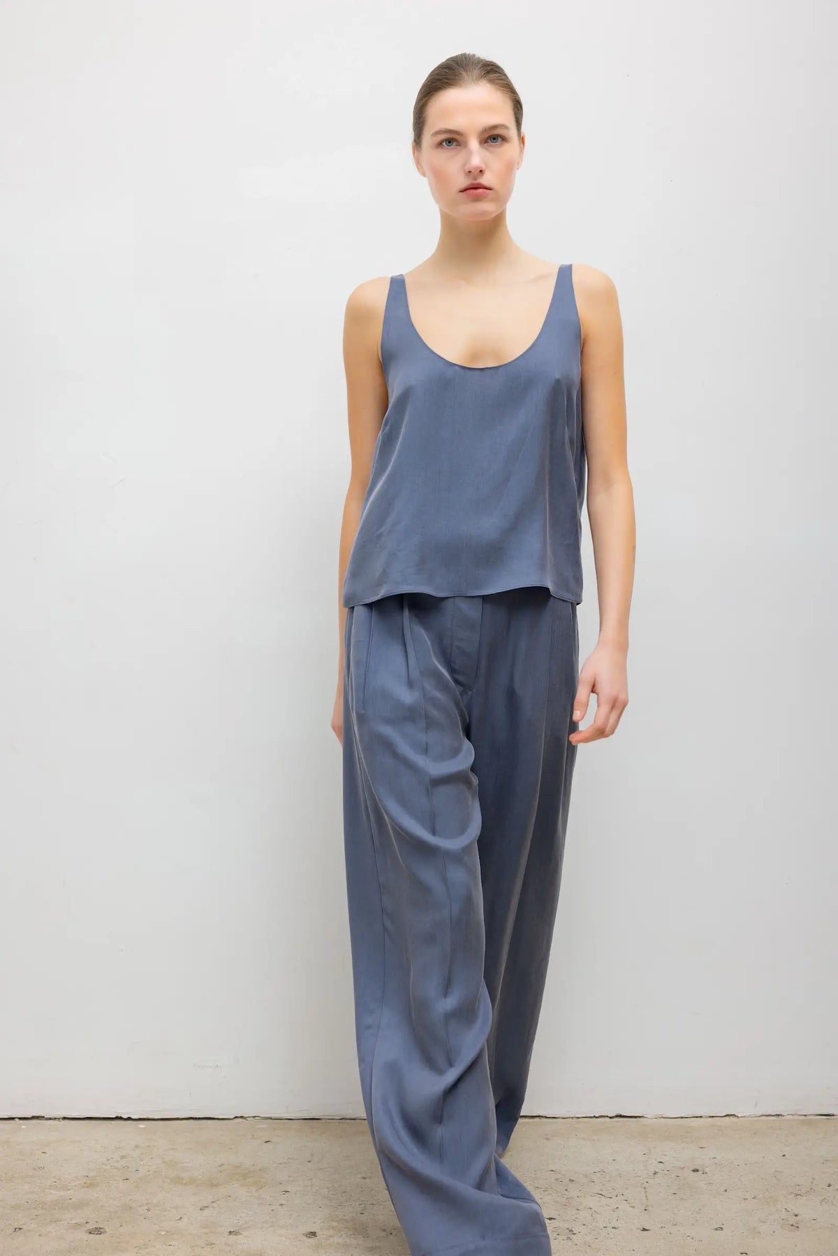 KIM SCOOP TANK