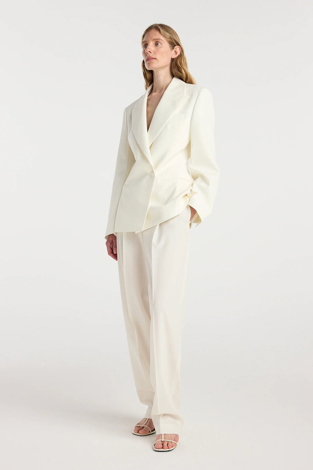 HOURGLASS SHAPED BLAZER