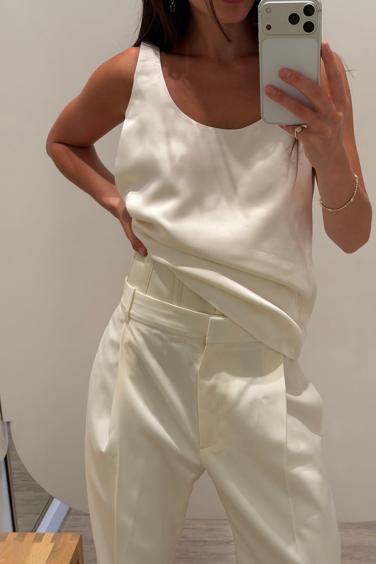 SATIN SCOOP NECK TOP