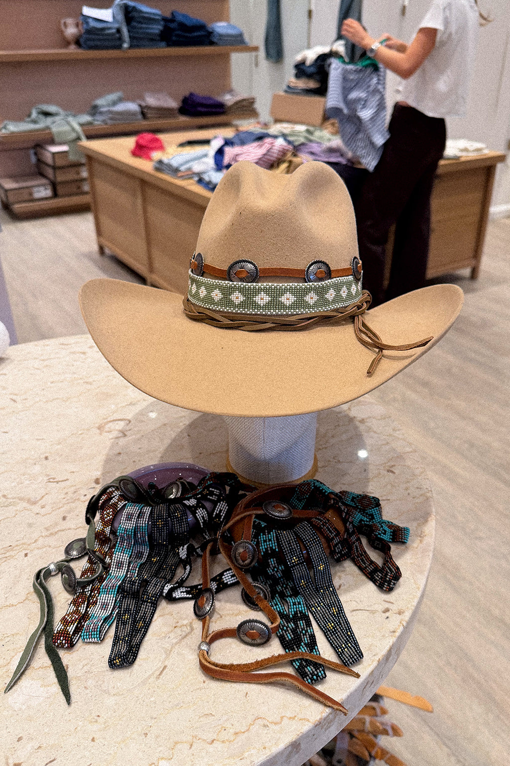BANDEAU DE CHAPEAU PERLÉ NOIR, GRIS ET CUIVRE