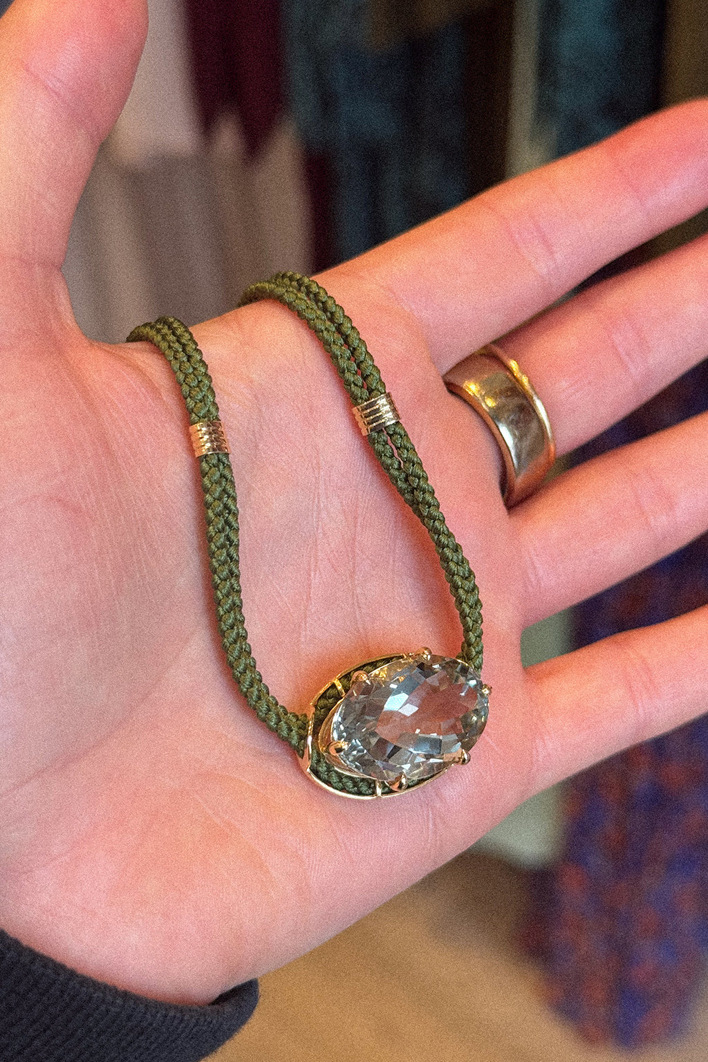 COLLIER PENDENTIF CORDON DE SOIE AMÉTHYSTE VERTE