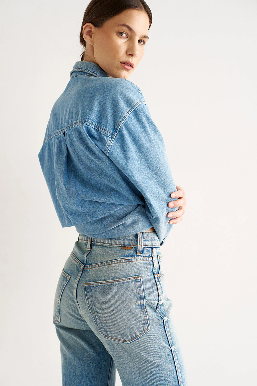 THE ESSENTIAL DENIM SHIRT