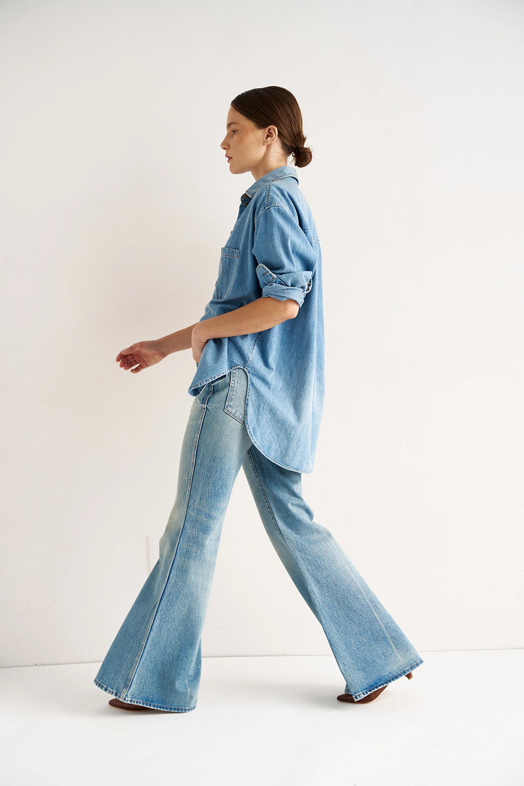 THE ESSENTIAL DENIM SHIRT